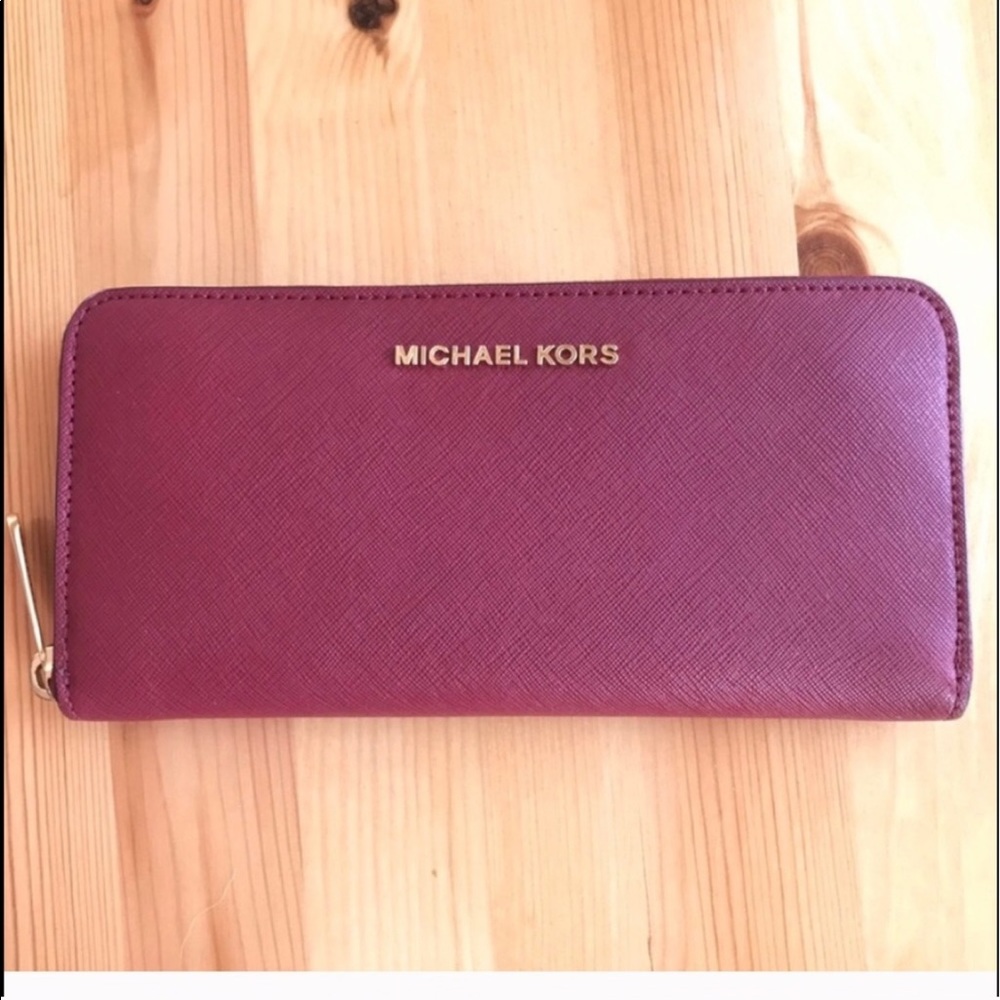 MICHAEL Michael Kors Cherry Jet Set Travel Wallet